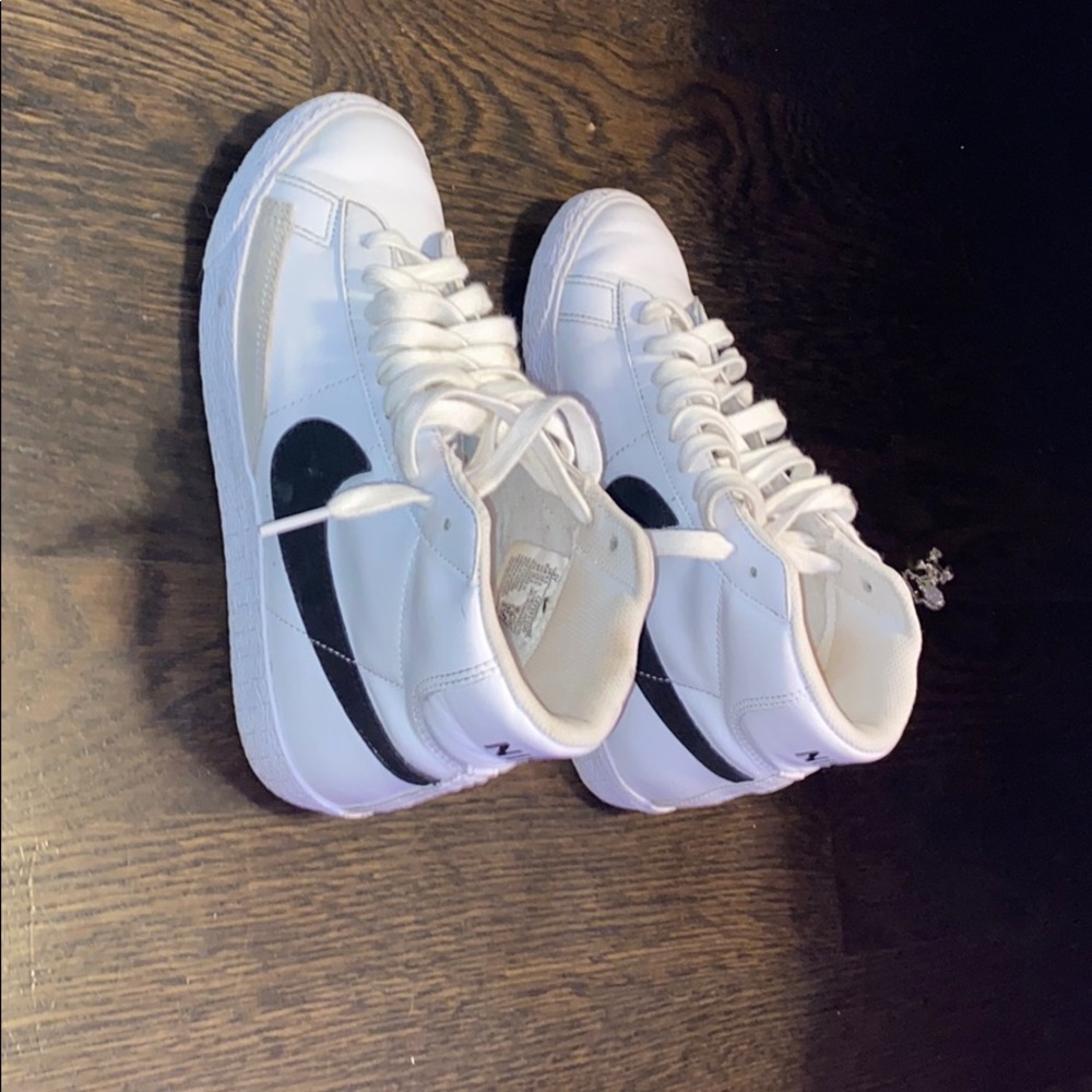 NIKE BLAZERS! Womens 6 1/2